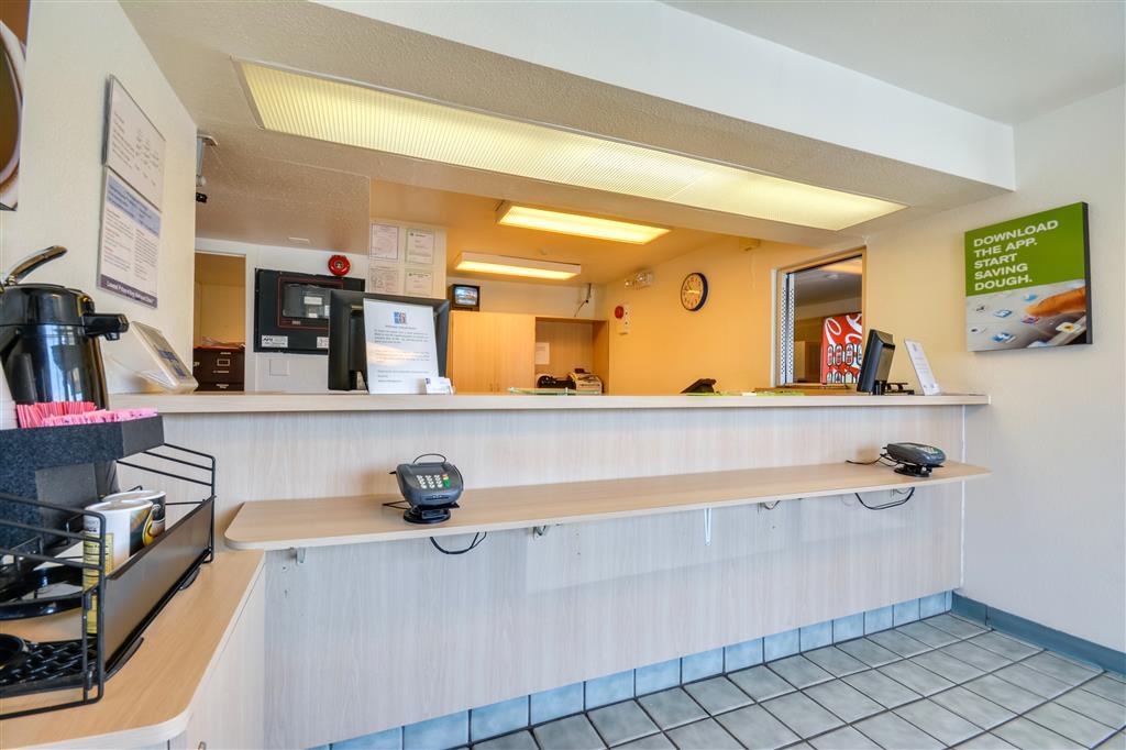 Rodeway Inn Tillmans Corner Interior photo