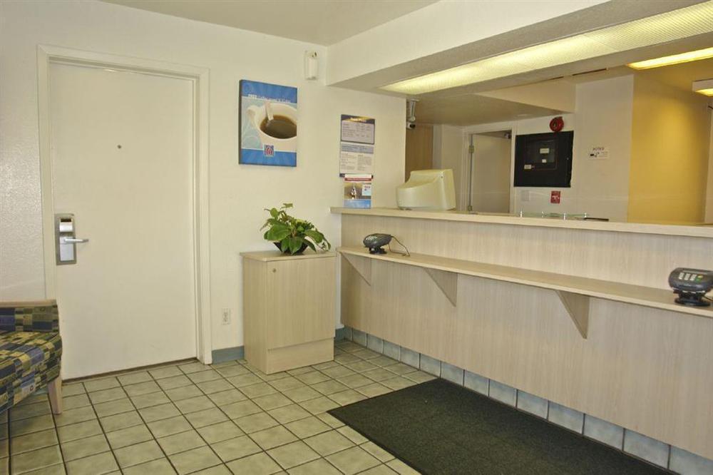 Rodeway Inn Tillmans Corner Interior photo