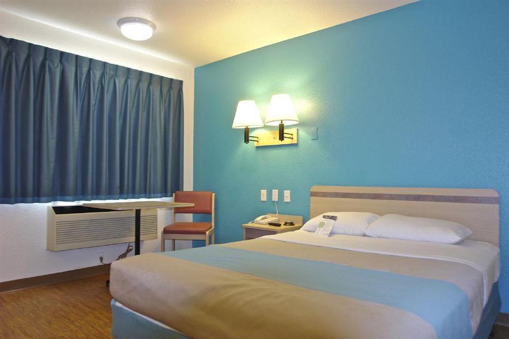 Rodeway Inn Tillmans Corner Room photo