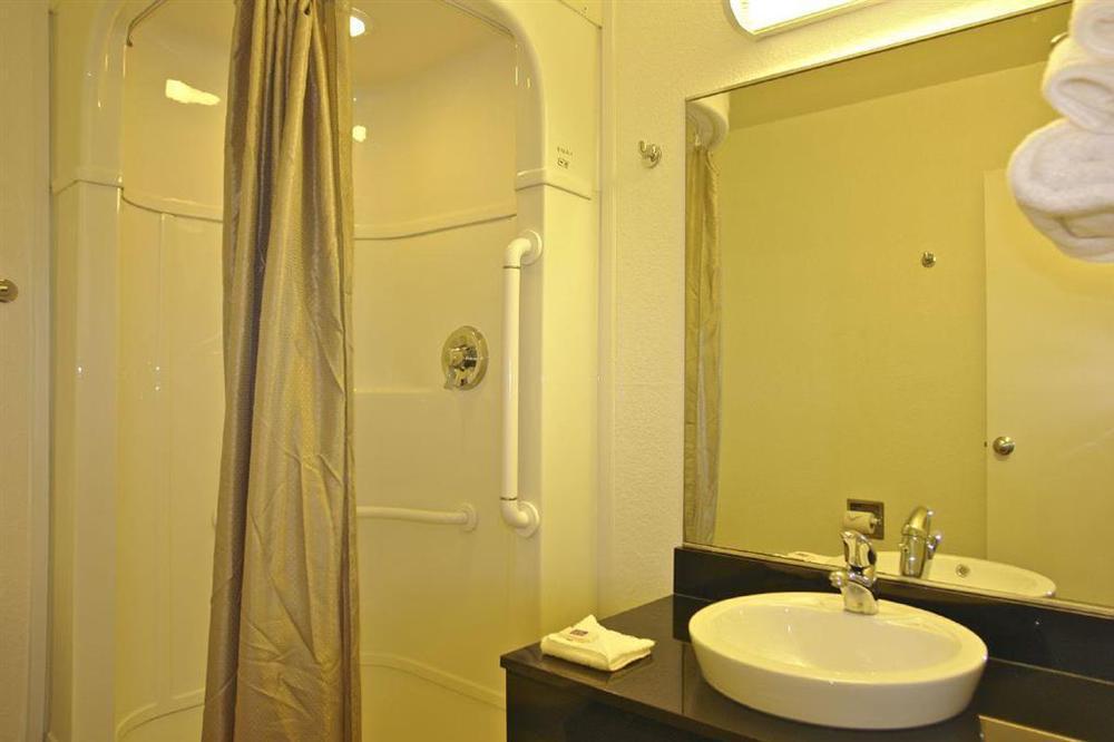 Rodeway Inn Tillmans Corner Room photo